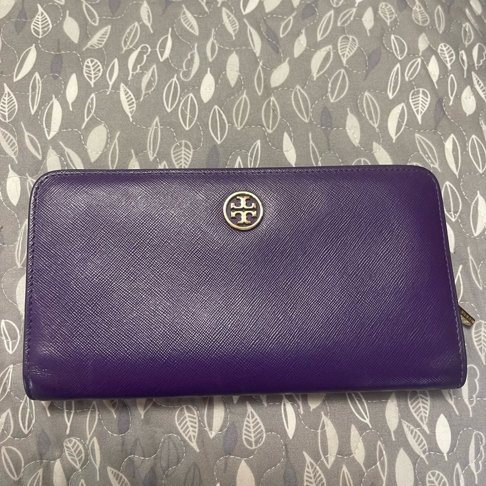 Tory Burch Violet Leather Wallet